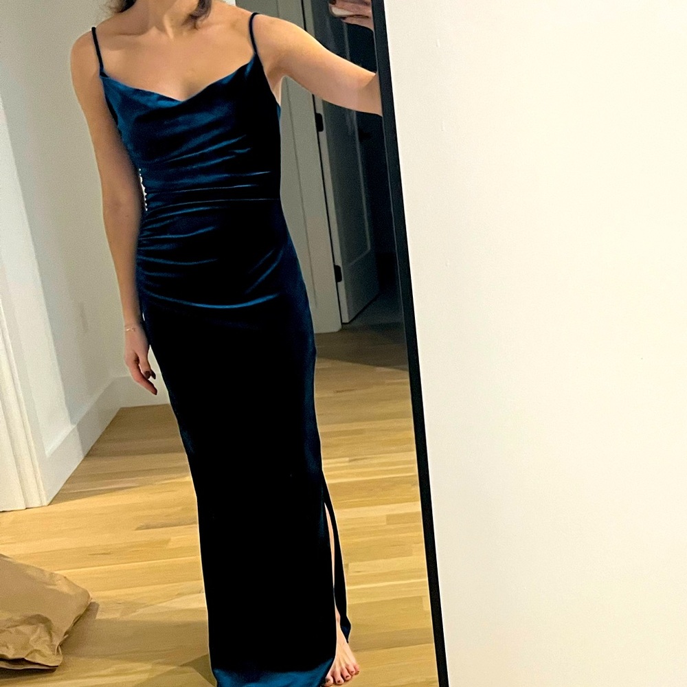 Laundry Women’s teal ruched velvet gown.